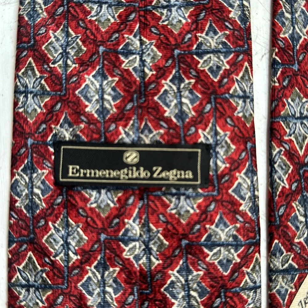 Ermenegildo Zegna Signature Red Blue 100% Silk Jacquard Tie